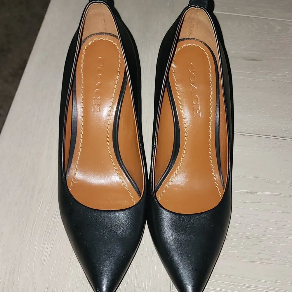 COACH PERFECT BLACK LEATHER EUC PUMPS SIZE 8.5M